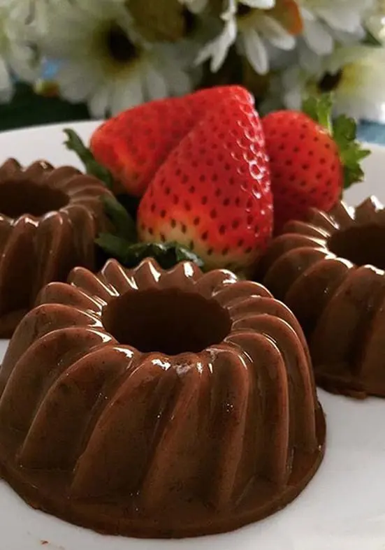 Aprenda como fazer um delicioso flan proteico de chocolate